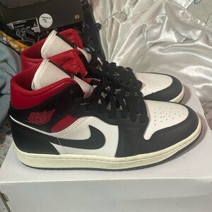 Women’s Air Jordan 1 Mid